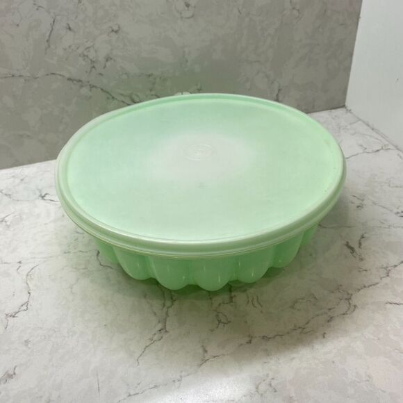 Tupperware Jello‎ Mold Lime Green Plastic Kitchen Gelatin Pan 1202 - Picture 1 of 7